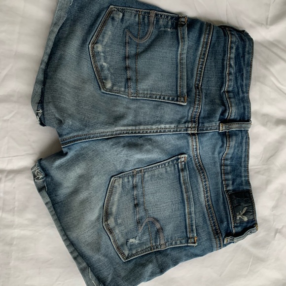 Women’s size 4 American Eagle jean short - Picture 2 of 2